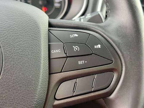 Used 2019 Jeep Cherokee Trailhawk AWD/4WD image 26