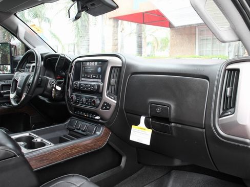 Used 2018 GMC Sierra 3500 Denali w/ Duramax Plus Package image 33