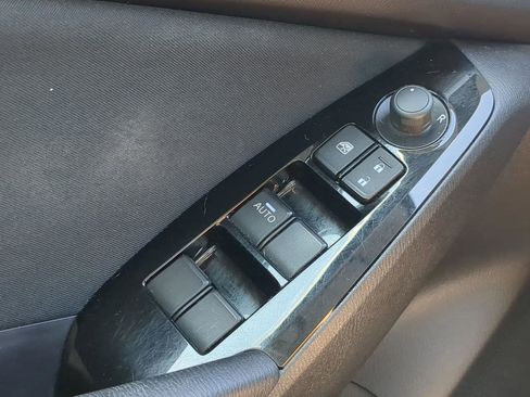 Used 2017 MAZDA MAZDA3 Sport image 19