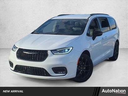 Used 2024 Chrysler Pacifica Touring-L w/ S Appearance Package