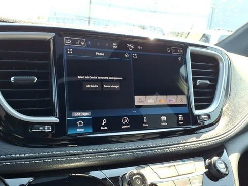 New 2026 Chrysler Pacifica Select image 8