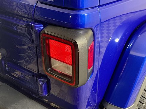 Used 2018 Jeep Wrangler Unlimited Rubicon image 34