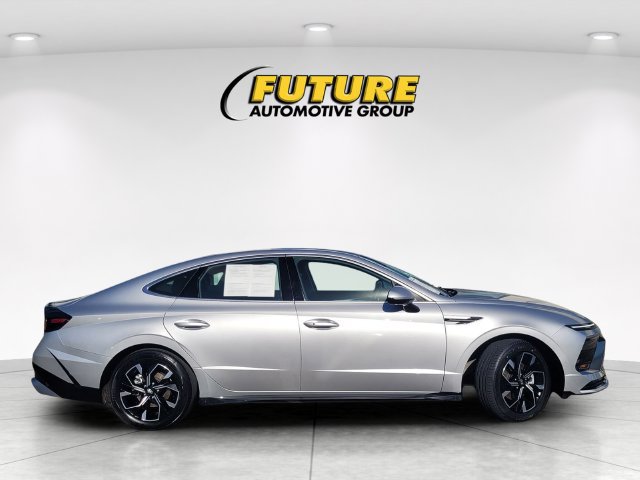 Used 2025 Hyundai Sonata SEL FWD image 3