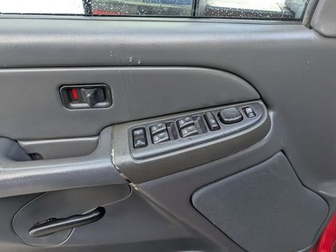 Used 2005 GMC Sierra 2500 SLE w/ Skid Plate Package image 7