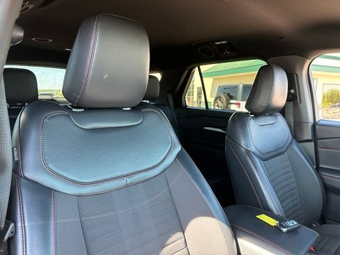 Used 2025 Ford Explorer ST-Line AWD/4WD image 32