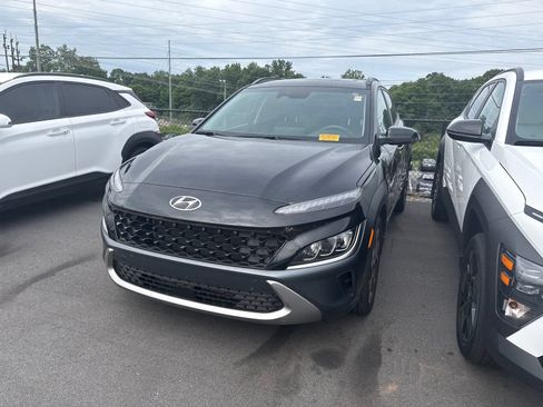 Used 2023 Hyundai Kona Limited w/ Cargo Package FWD image 2