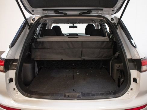 Used 2024 Mitsubishi Outlander ES image 23