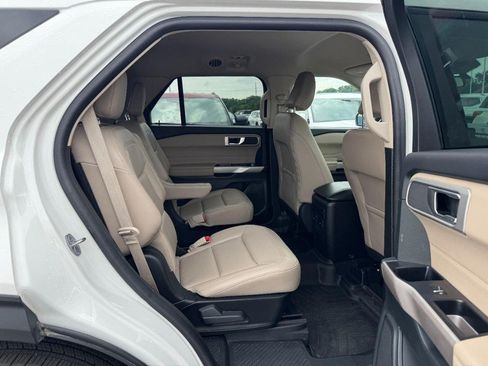 Used 2023 Ford Explorer XLT w/ Equipment Group 202A AWD/4WD image 10