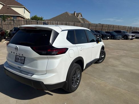 Used 2026 Nissan Rogue SV FWD image 5
