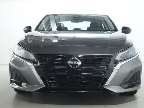 Used 2024 Nissan Altima 2.5 SV FWD image 6