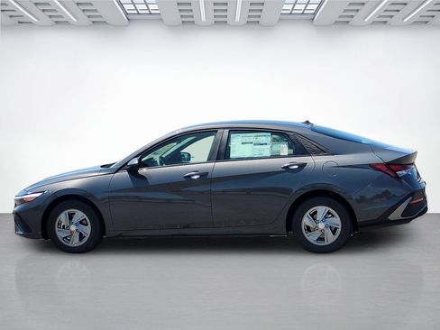 New 2026 Hyundai Elantra SE FWD image 7