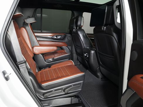 Used 2023 GMC Yukon Denali Ultimate image 10