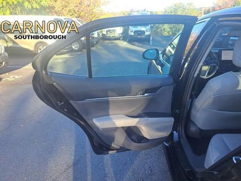 Used 2021 Toyota Camry XLE image 10