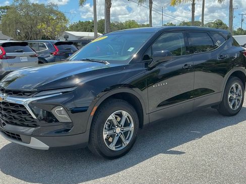 Used 2025 Chevrolet Blazer LT FWD image 1
