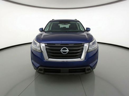 Used 2025 Nissan Pathfinder SV image 2