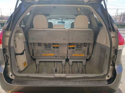 Used 2012 Toyota Sienna LE image 9
