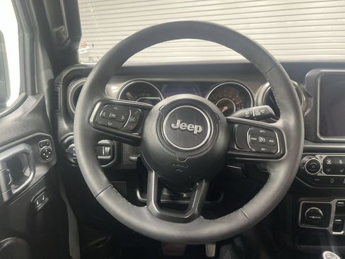 Used 2023 Jeep Gladiator Sport AWD/4WD image 14
