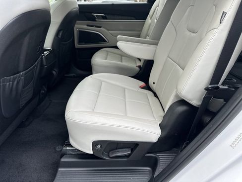 Used 2024 Kia Telluride EX w/ EX Captain's Chair Package image 26