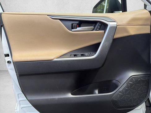 Used 2020 Toyota RAV4 Limited AWD/4WD image 9