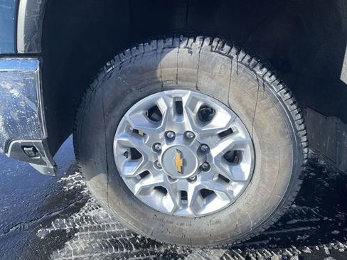 Used 2024 Chevrolet Silverado 2500 LT image 32