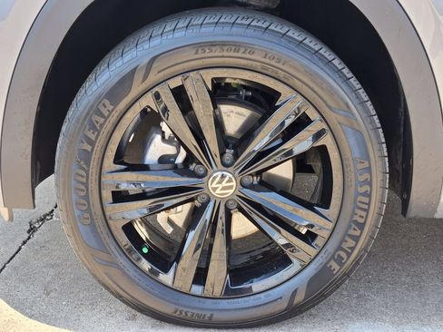 Used 2023 Volkswagen Atlas SEL R-Line AWD/4WD image 16