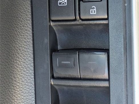 Used 2023 Toyota Highlander LE image 12