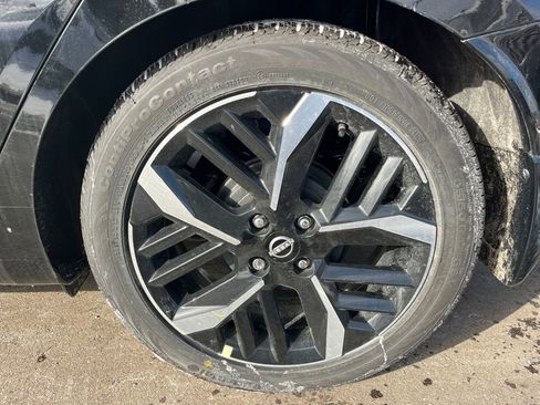 New 2025 Nissan Versa SR w/ Trunk Package image 10