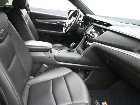 Certified 2023 Cadillac XT5 Luxury AWD/4WD image 9