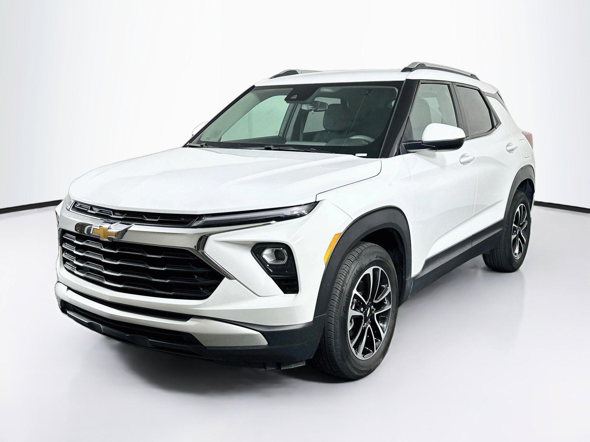 Used 2024 Chevrolet TrailBlazer LT w/ Driver Confidence Package FWD image 3