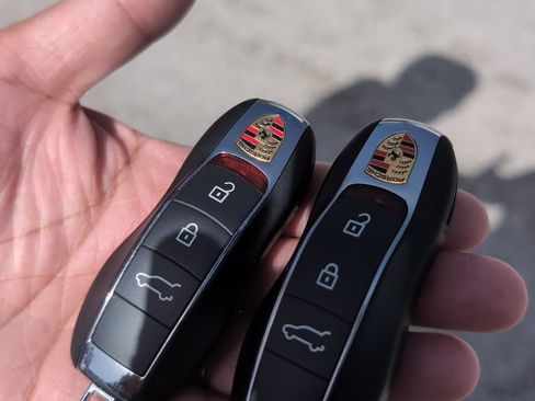 Certified 2022 Porsche Macan AWD/4WD image 13