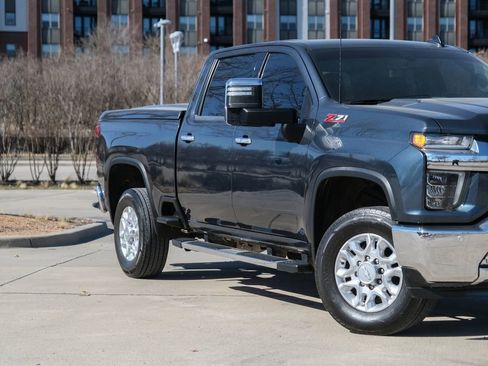 Used 2020 Chevrolet Silverado 2500 LTZ w/ LTZ Texas Edition image 3