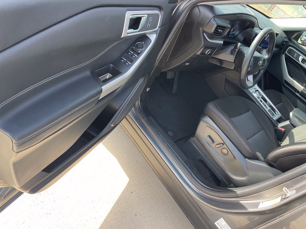 Used 2024 Ford Explorer XLT RWD image 18
