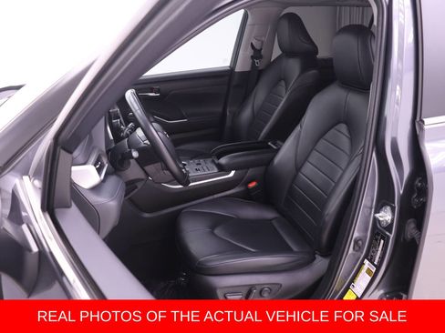 Used 2023 Toyota Highlander XLE AWD/4WD image 4