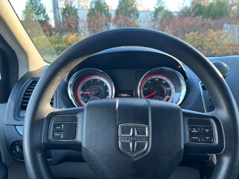 Used 2015 Dodge Grand Caravan SE w/ Quick Order Package 29E SE image 11