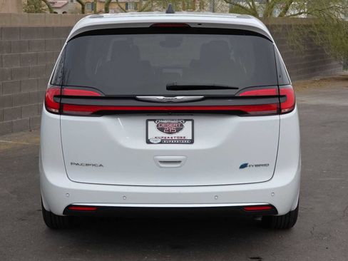Used 2024 Chrysler Pacifica Limited FWD image 7