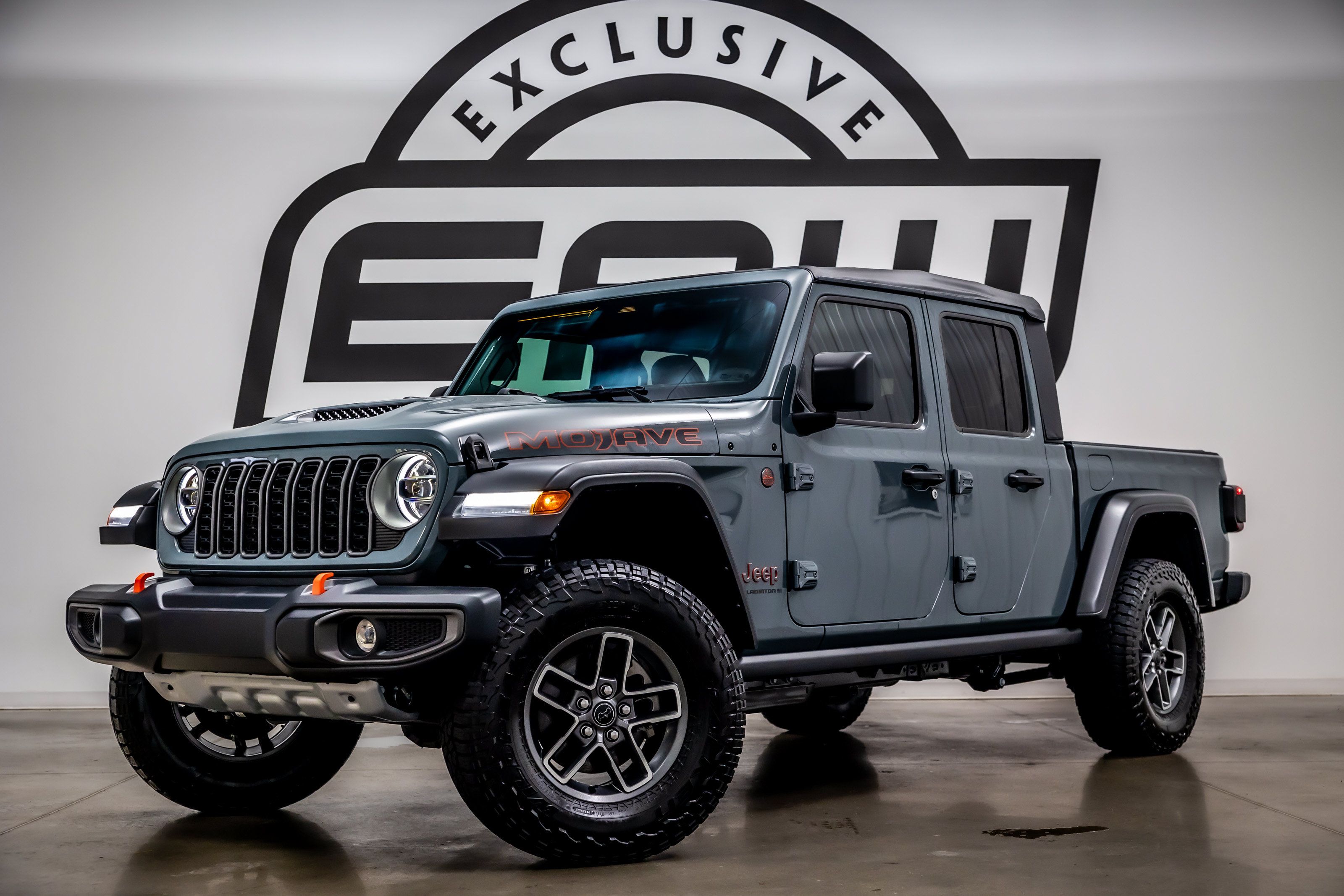 Used 2026 Jeep Gladiator Mojave AWD/4WD image 1