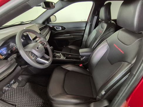 Used 2025 Jeep Compass Trailhawk AWD/4WD image 16