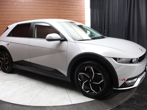 Used 2024 Hyundai Ioniq 5 SEL image 17