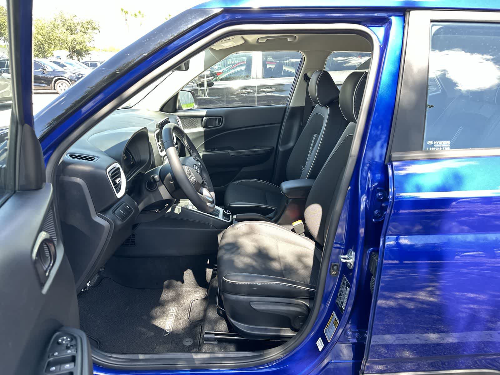 Used 2024 Hyundai Venue Limited FWD image 2