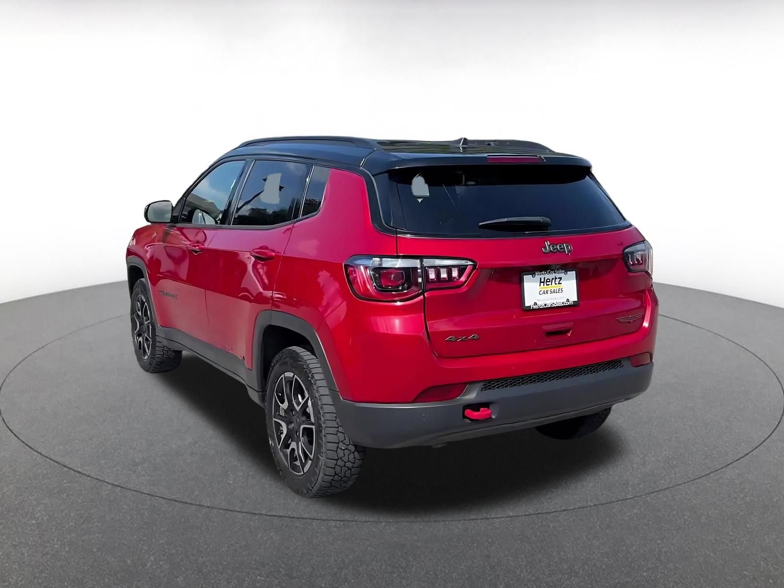 Used 2025 Jeep Compass Trailhawk AWD/4WD image 9