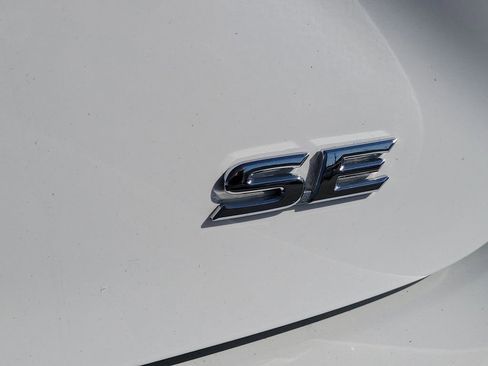 Used 2025 Toyota Camry SE image 8