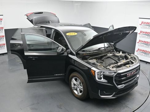 Used 2024 GMC Terrain SLE AWD/4WD image 40