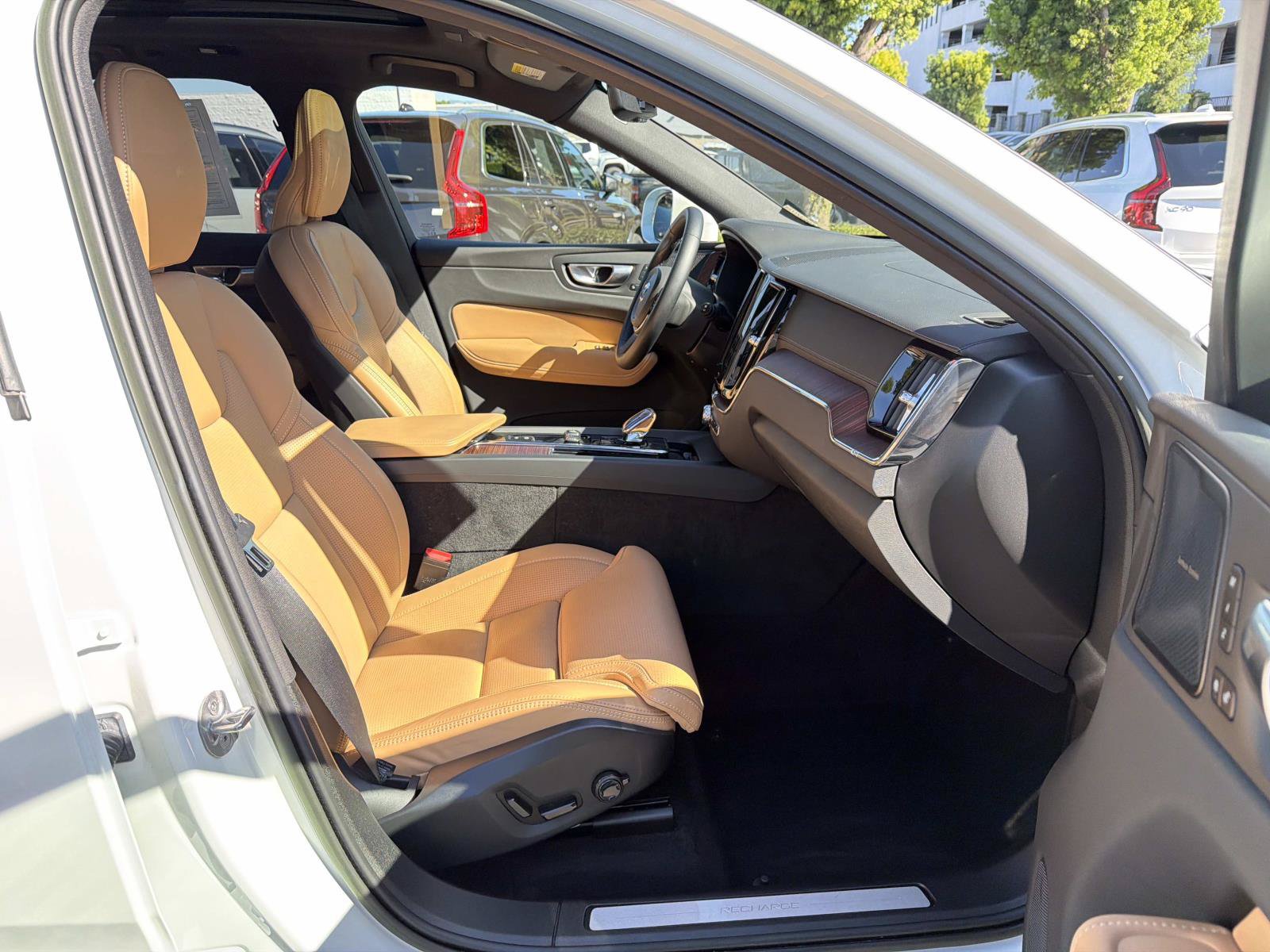Certified 2023 Volvo XC60 T8 Ultimate w/ Climate Package AWD/4WD image 25