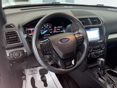 Used 2018 Ford Explorer XLT w/ Equipment Group 202A AWD/4WD image 14