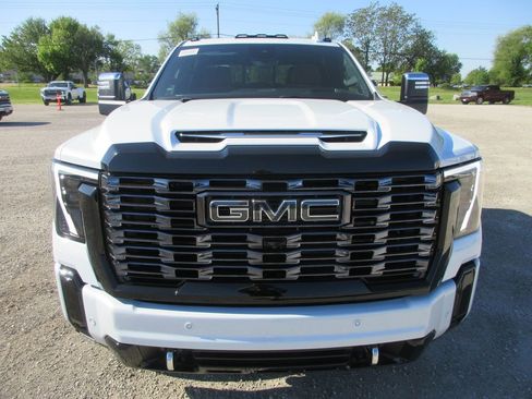 New 2026 GMC Sierra 2500 Denali Ultimate AWD/4WD image 12
