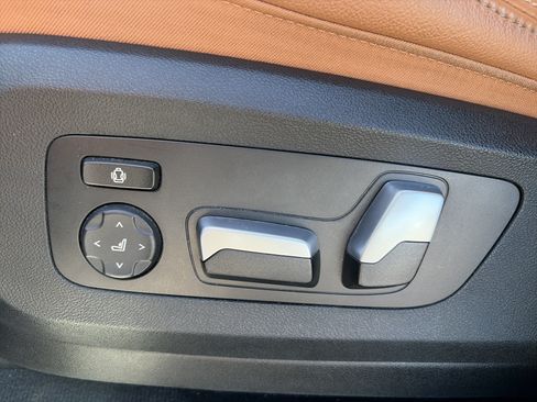 Used 2022 BMW X7 xDrive40i w/ Premium Package AWD/4WD image 19