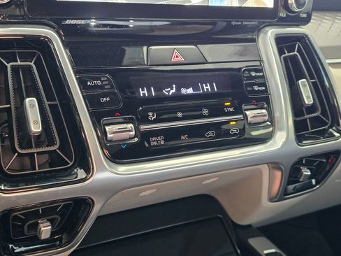 Used 2023 Kia Sorento SX Prestige image 31