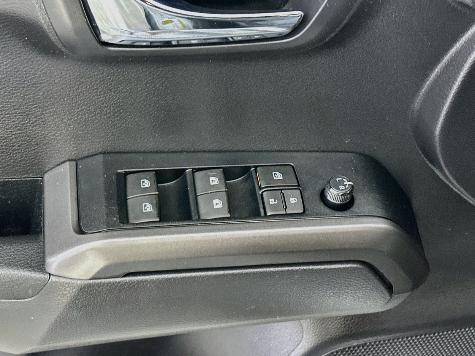 Used 2022 Toyota Tacoma TRD Off-Road w/ Technology Package AWD/4WD image 18