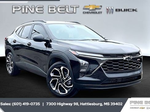 Used 2025 Chevrolet Trax RS w/ Driver Confidence Package image 1