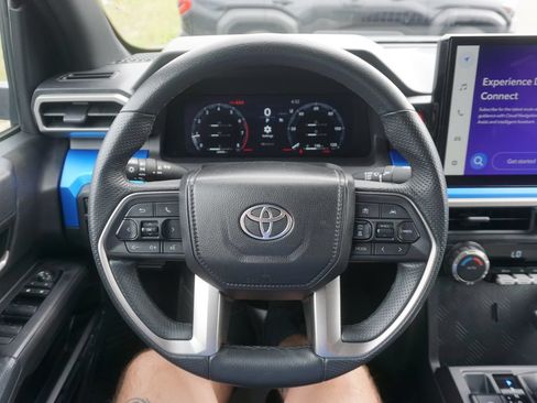 Certified 2025 Toyota Tacoma TRD Off-Road AWD/4WD image 3